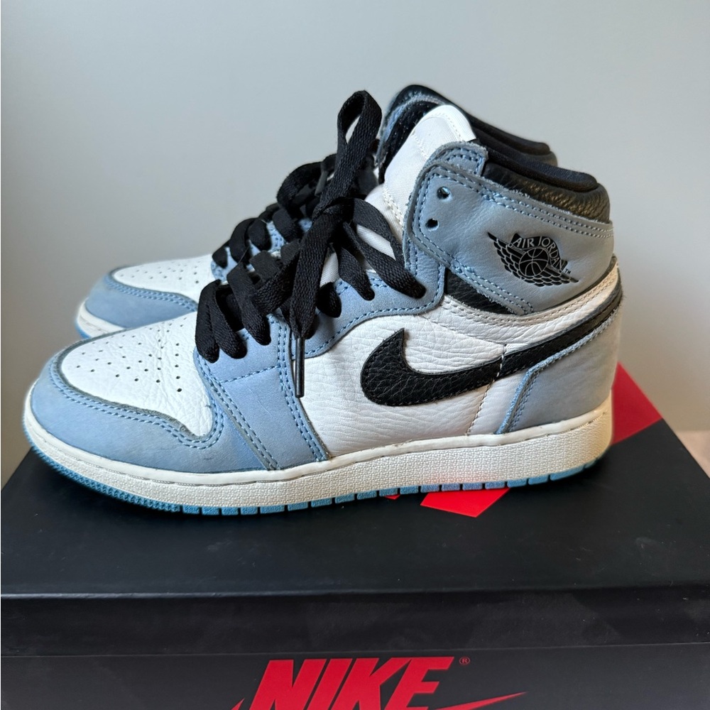 Nike Air Jordan 1 Retro High Black and White